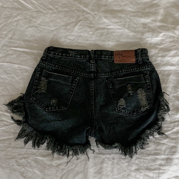 ONE Teaspoon Bandits Fox Black Denim Cut Off Short - Picture 3 of 3